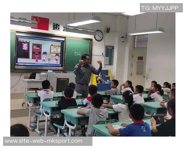 杨瀚森积极学习英语外教辅导助力球队成长与个人提升 杨瀚森积极学习英语外教辅导助力球队成长与个人提升