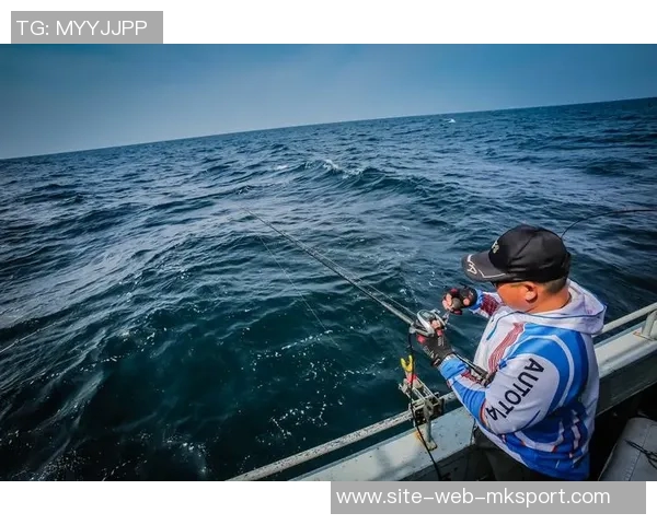 拉什福德分享海钓乐趣笑容灿烂展现多彩业余生活 拉什福德分享海钓乐趣笑容灿烂展现多彩业余生活