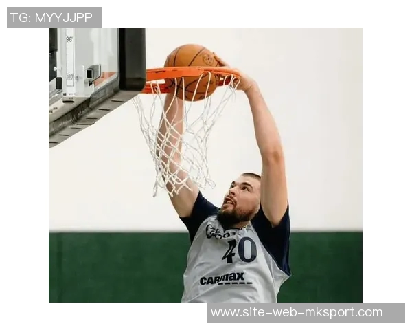 小卡称赞训练营表现出色年轻球员防守沟通能力显著提升 小卡称赞训练营表现出色年轻球员防守沟通能力显著提升