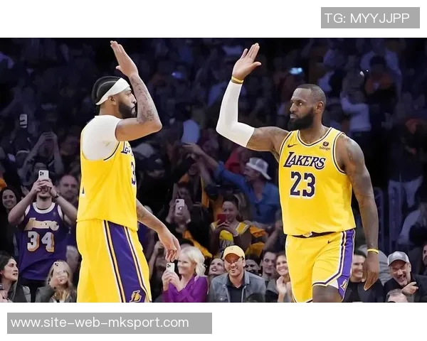 艾顿期待与东詹共同训练表示已做好充分准备静待机会到来 艾顿期待与东詹共同训练表示已做好充分准备静待机会到来