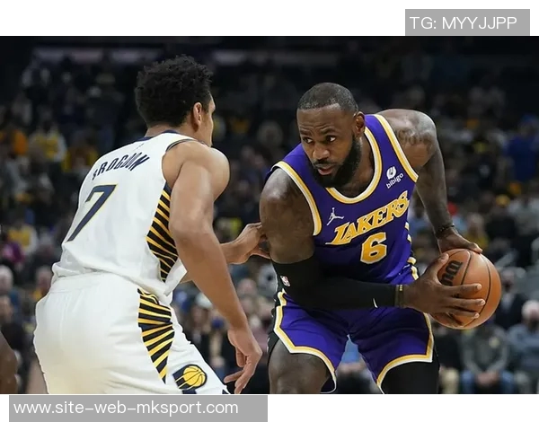 加利在热身时专注分析对手站位球迷欢呼未能分散他的注意力 加利在热身时专注分析对手站位球迷欢呼未能分散他的注意力