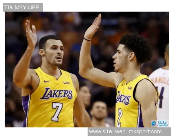 小南斯篮下强势扣篮展现霸主风范引爆全场激情时刻 小南斯篮下强势扣篮展现霸主风范引爆全场激情时刻