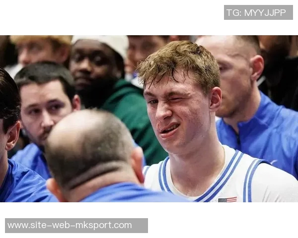 菜鸟弗拉格表现出色砍下22分榜眼哈珀贡献全面数据瀚森短暂出场仅得2分 菜鸟弗拉格表现出色砍下22分榜眼哈珀贡献全面数据瀚森短暂出场仅得2分