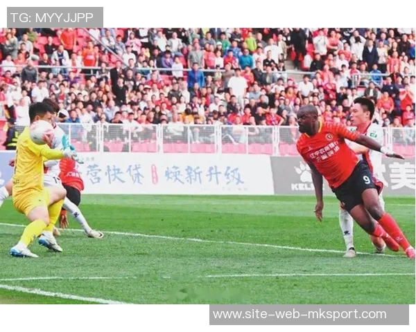 中甲联赛精彩瞬间姆本扎单刀破门助辽宁铁人领先对手 中甲联赛精彩瞬间姆本扎单刀破门助辽宁铁人领先对手