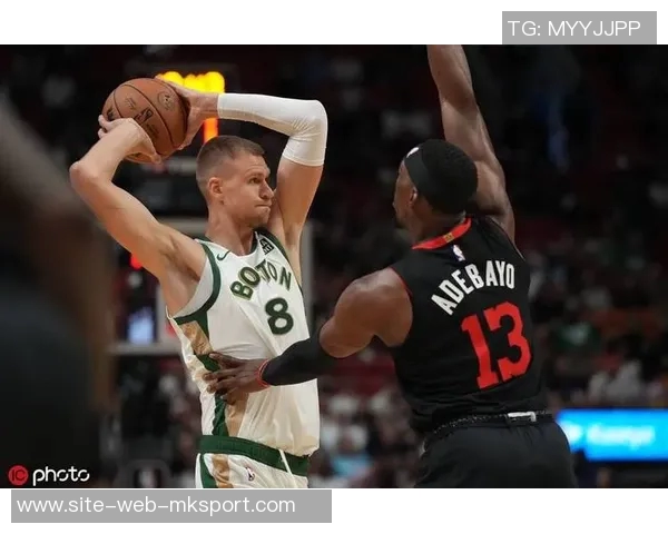 阿德巴约表现平平中途伤退11投仅4中贡献13分9篮板3助攻 阿德巴约表现平平中途伤退11投仅4中贡献13分9篮板3助攻