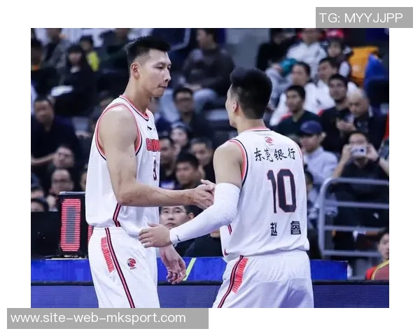 克尼佩尔表现出色4号秀三分球5投全中助球队赢得胜利 克尼佩尔表现出色4号秀三分球5投全中助球队赢得胜利