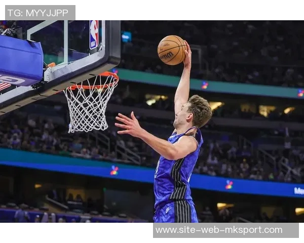 米切尔半场状态未热身9投仅3中三分1中3仅得8分助攻表现平平