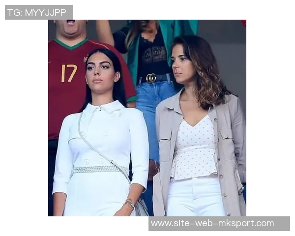 乔治娜分享迷你罗在U16国家队夺冠庆祝瞬间感慨妈妈为你感到无比骄傲