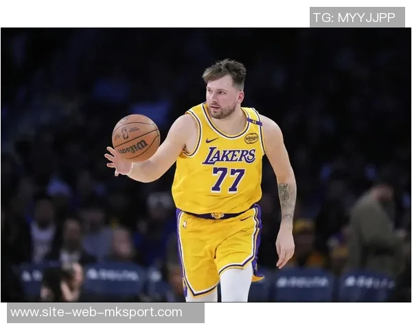 詹姆斯强调防守重要性期待东契奇与里夫斯带队冲击赛季荣誉